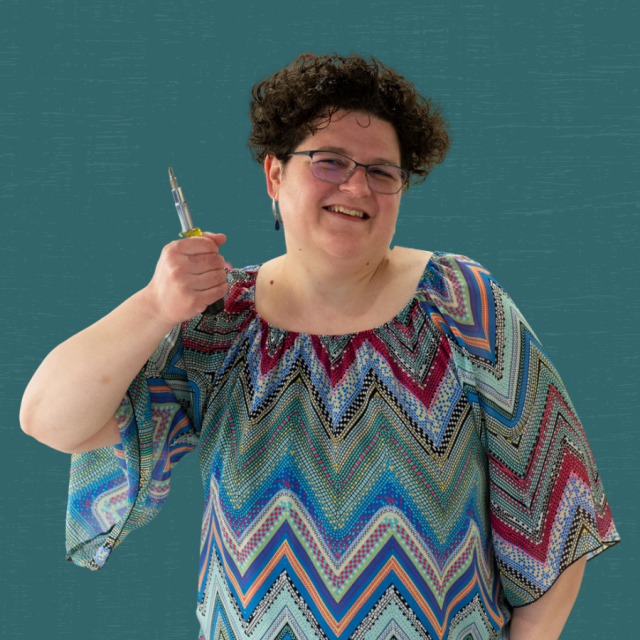 Photo of Ariane Ray holding a screwdriver.