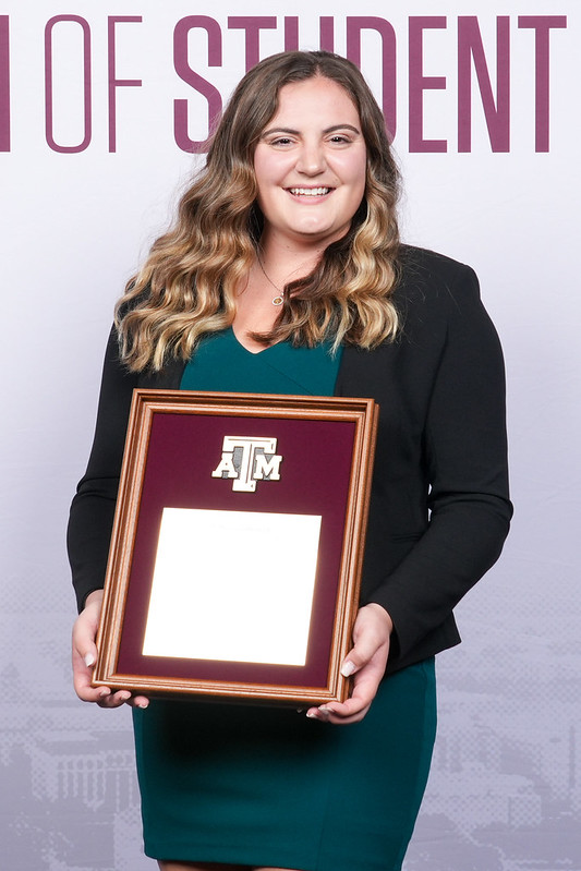 Jalyn with her award